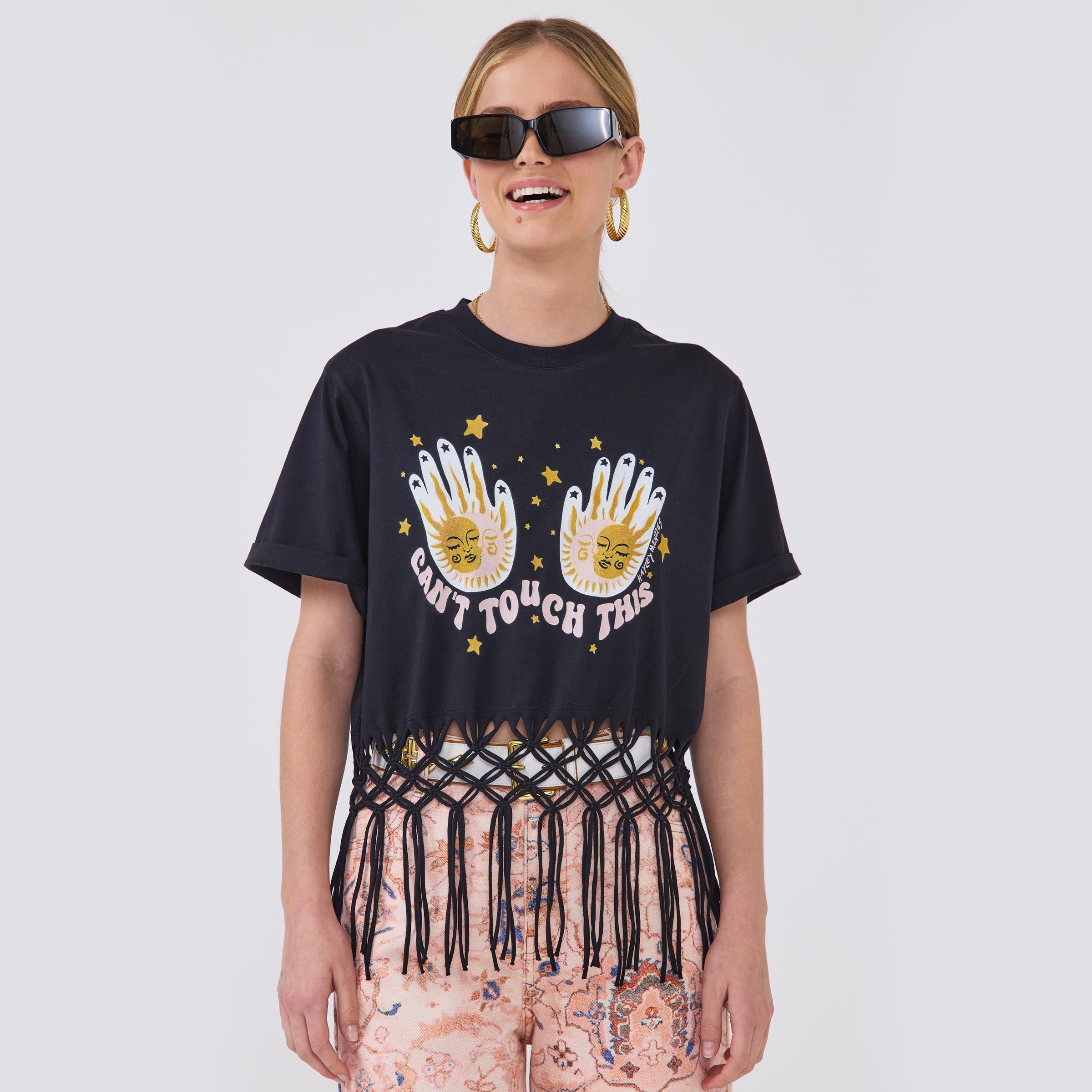 105★ puppilyhils オロク 06 Bit Fringe Tee Can't Touch This T-Shirt Black – Hayley Menzies