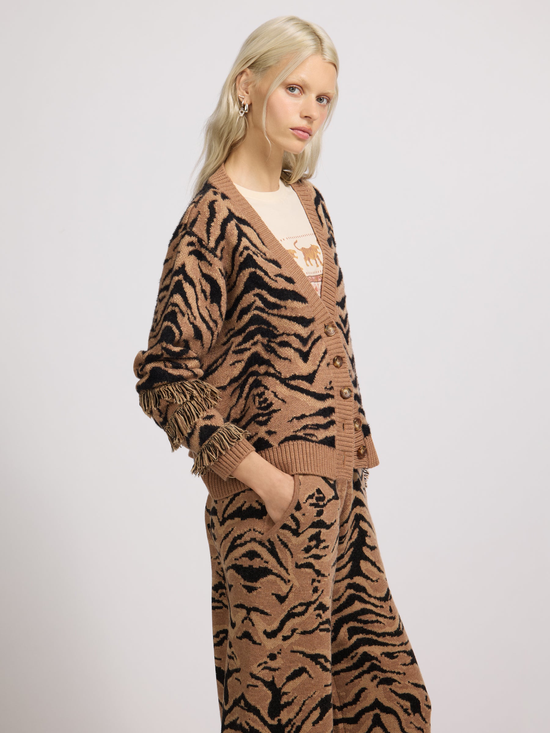Chalet Cat Cardigan Brown